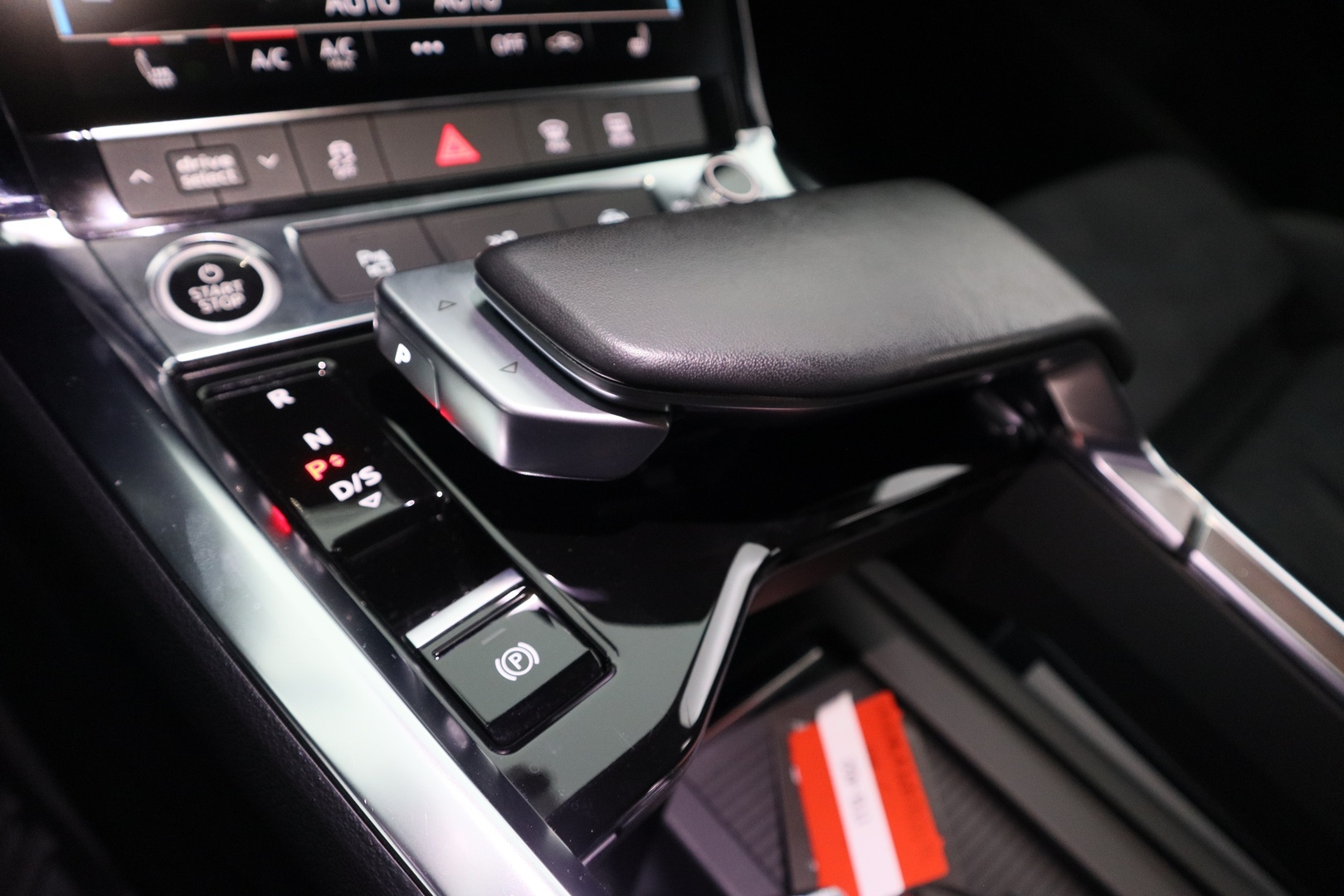 AUDI Q8 e-tron 14