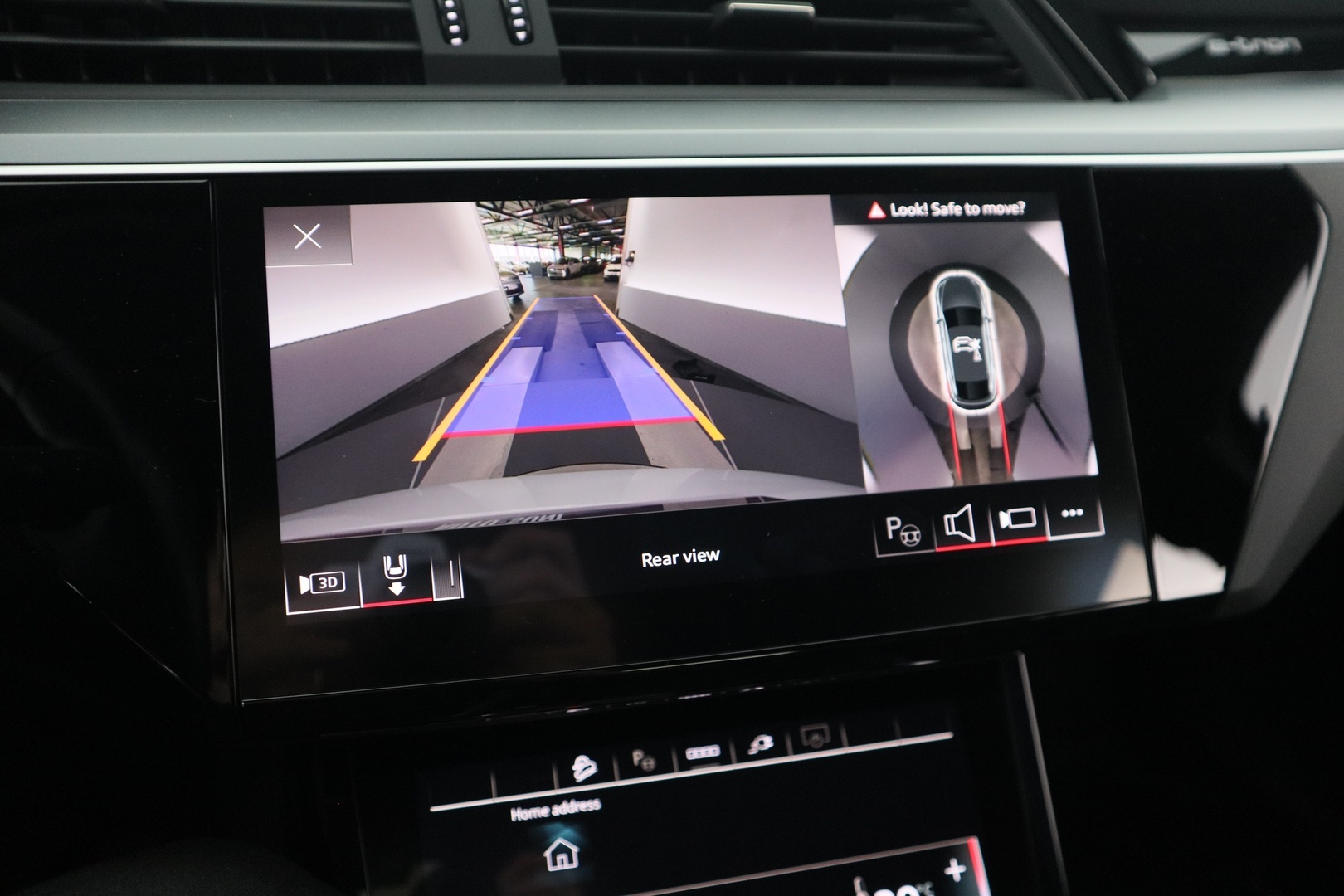 AUDI Q8 e-tron 17