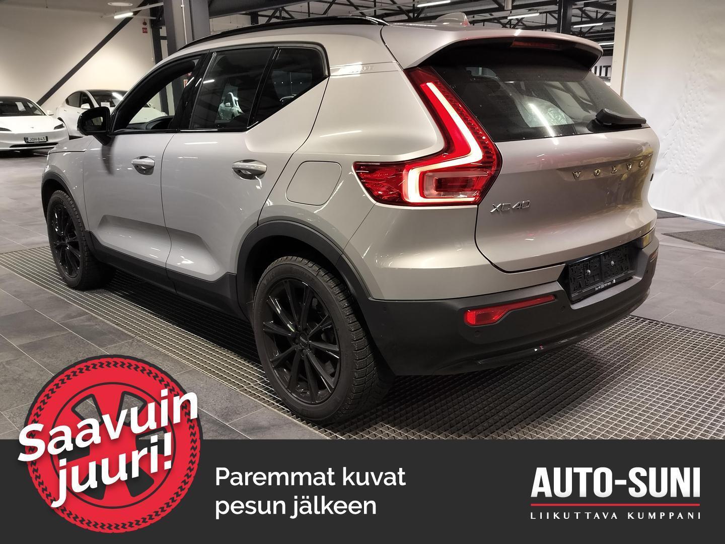 VOLVO XC40 2023