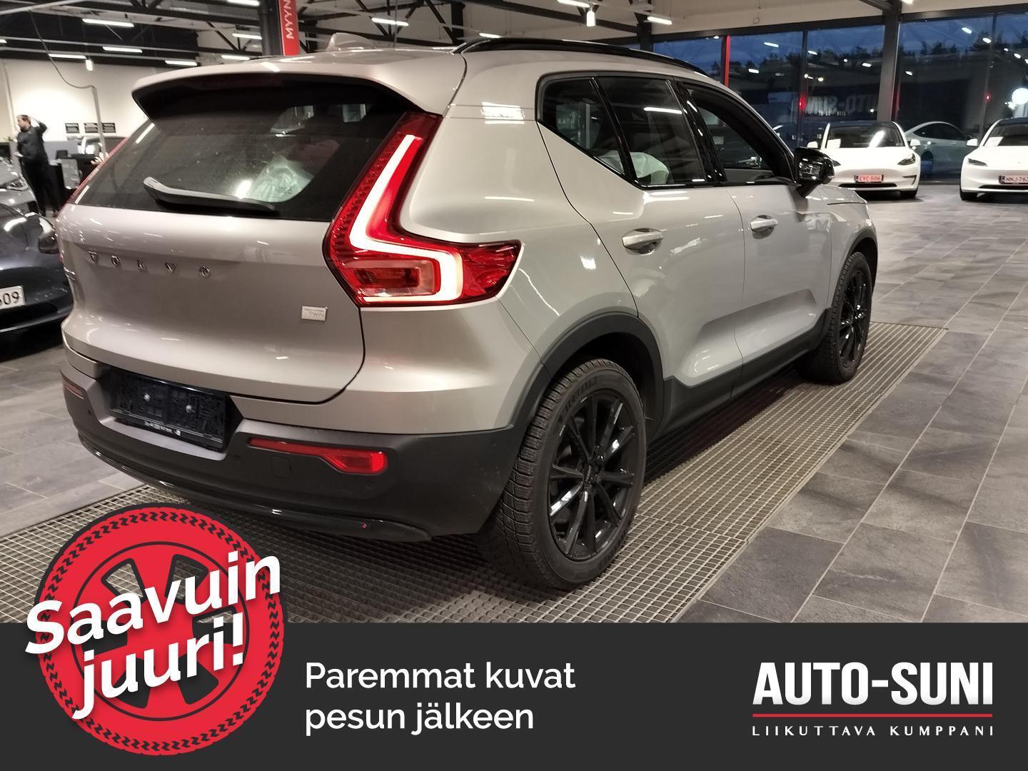 VOLVO XC40 2023