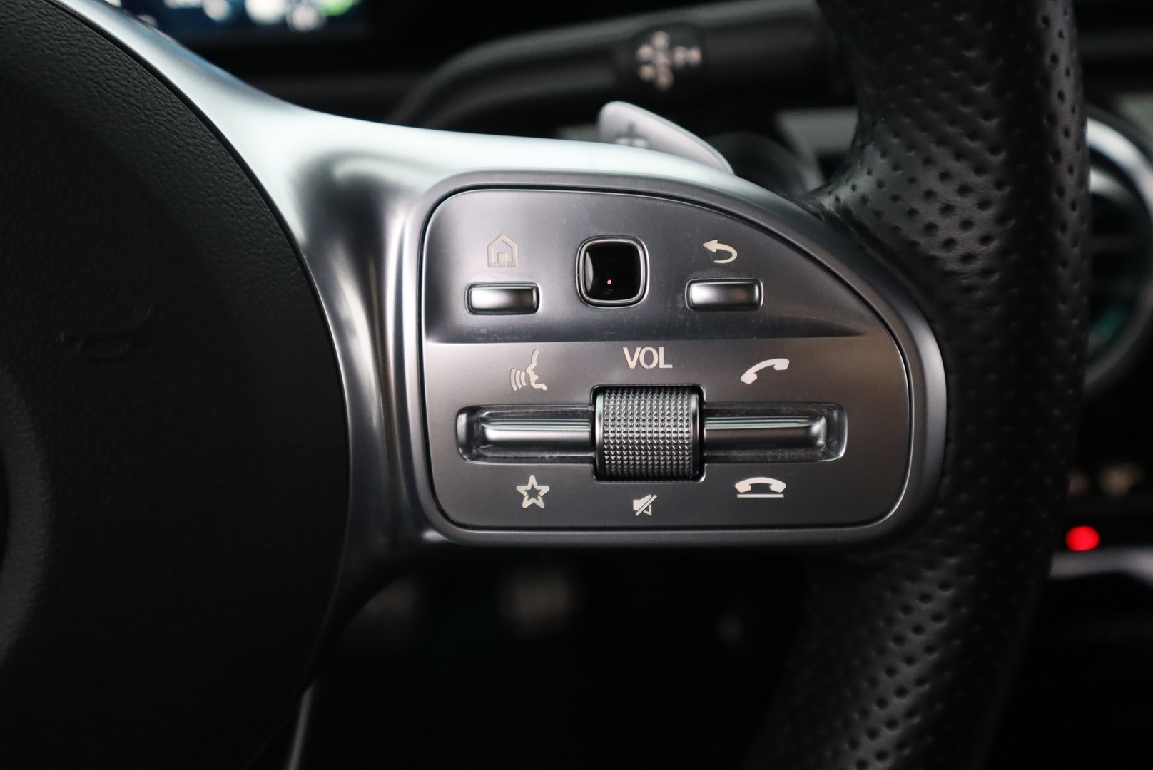 MERCEDES-BENZ A 2020