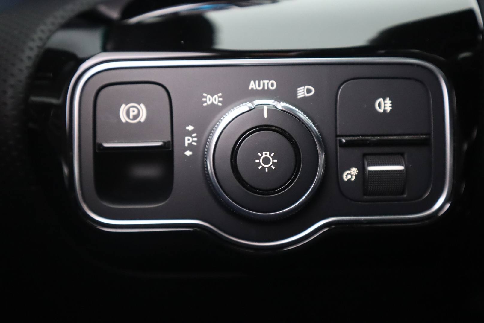 MERCEDES-BENZ A 2020