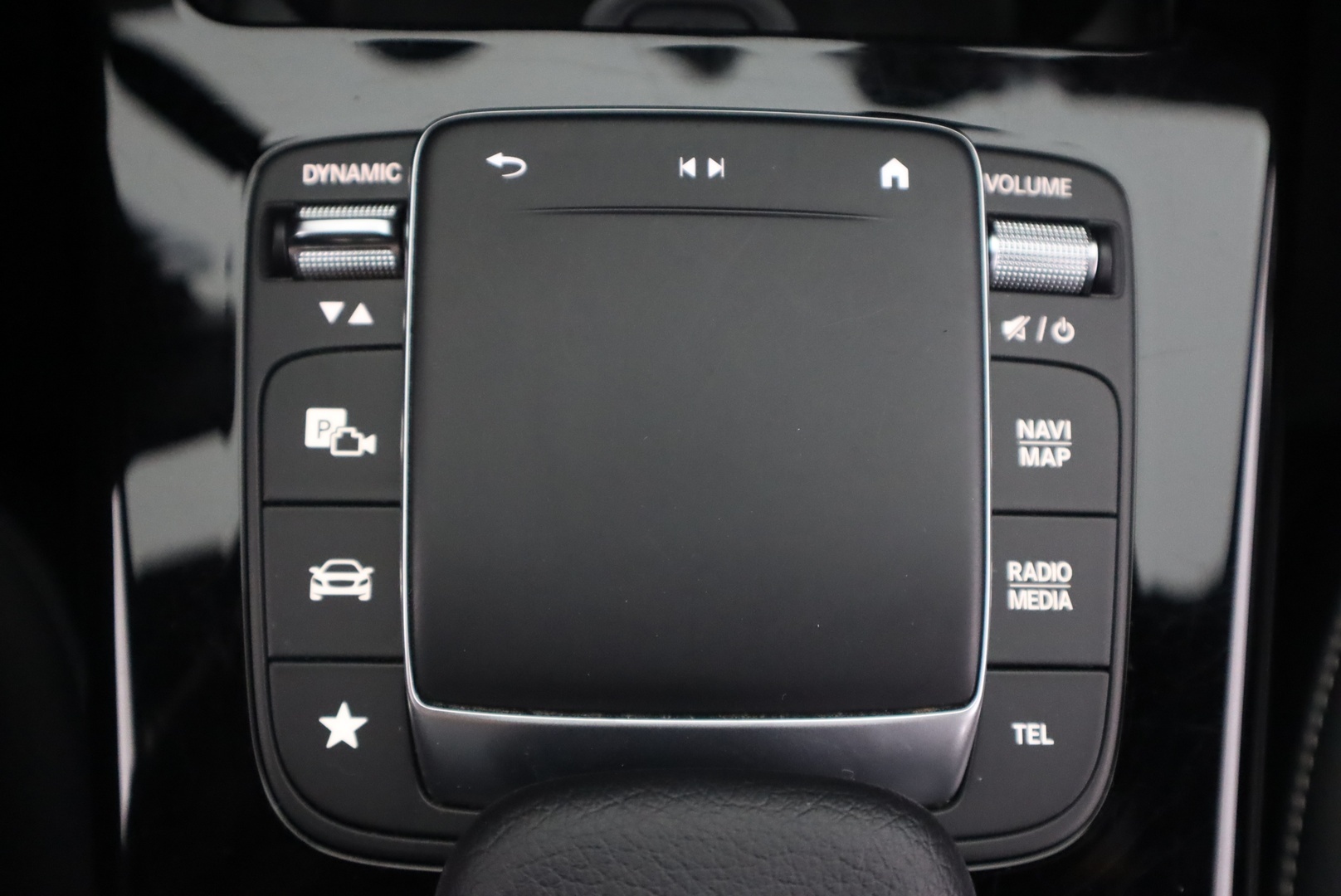 MERCEDES-BENZ A 2020