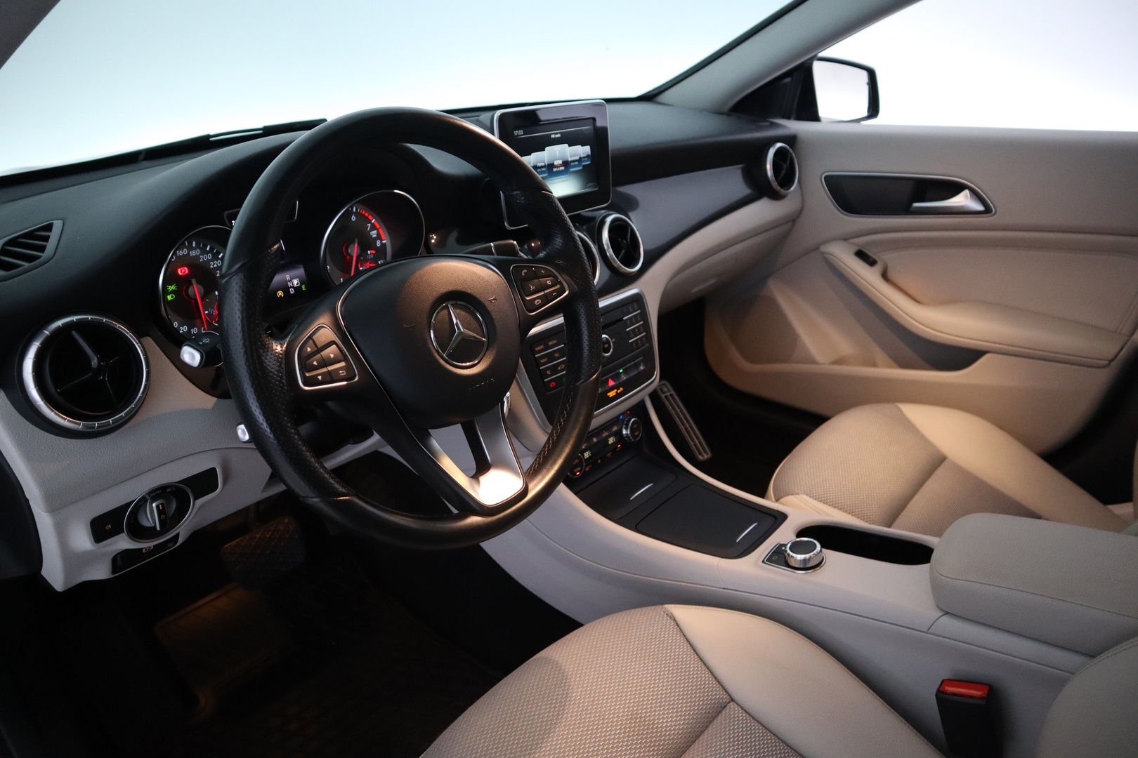 MERCEDES-BENZ CLA 2015