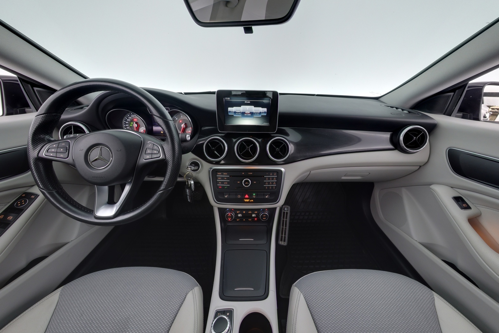 MERCEDES-BENZ CLA 2015