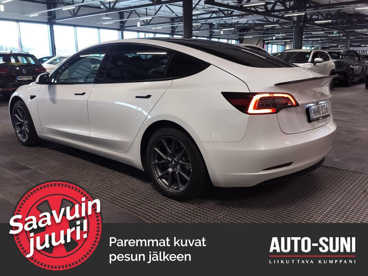 TESLA Model 3 2023