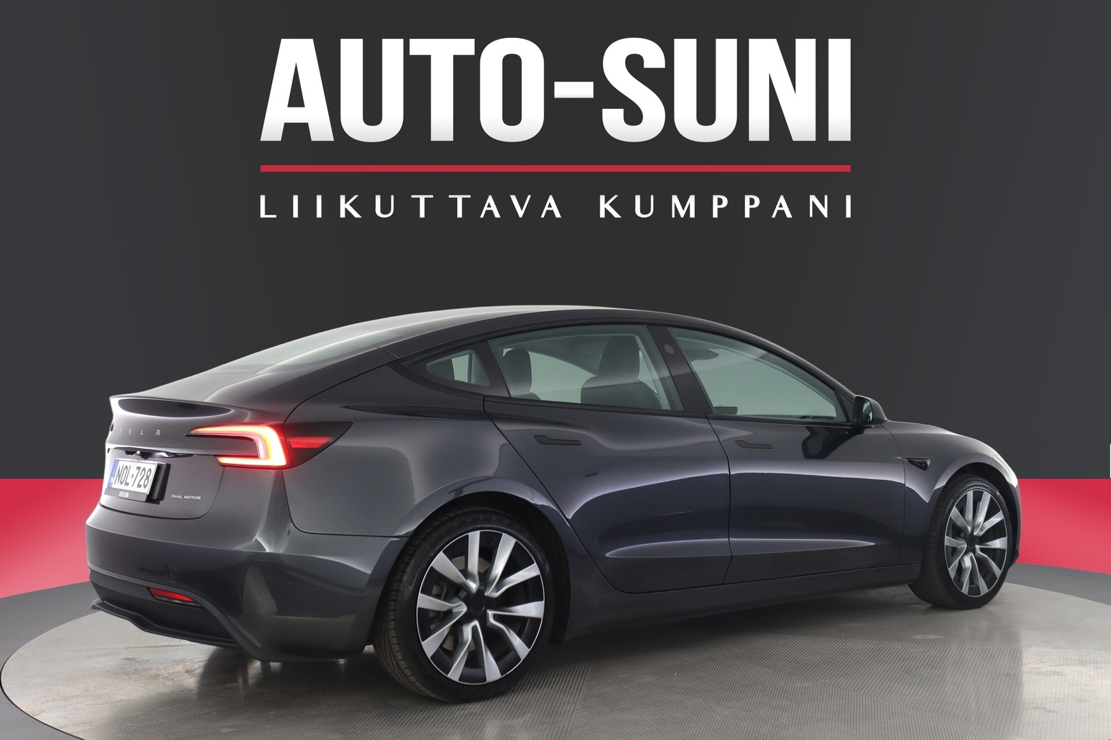 TESLA Model 3 2024