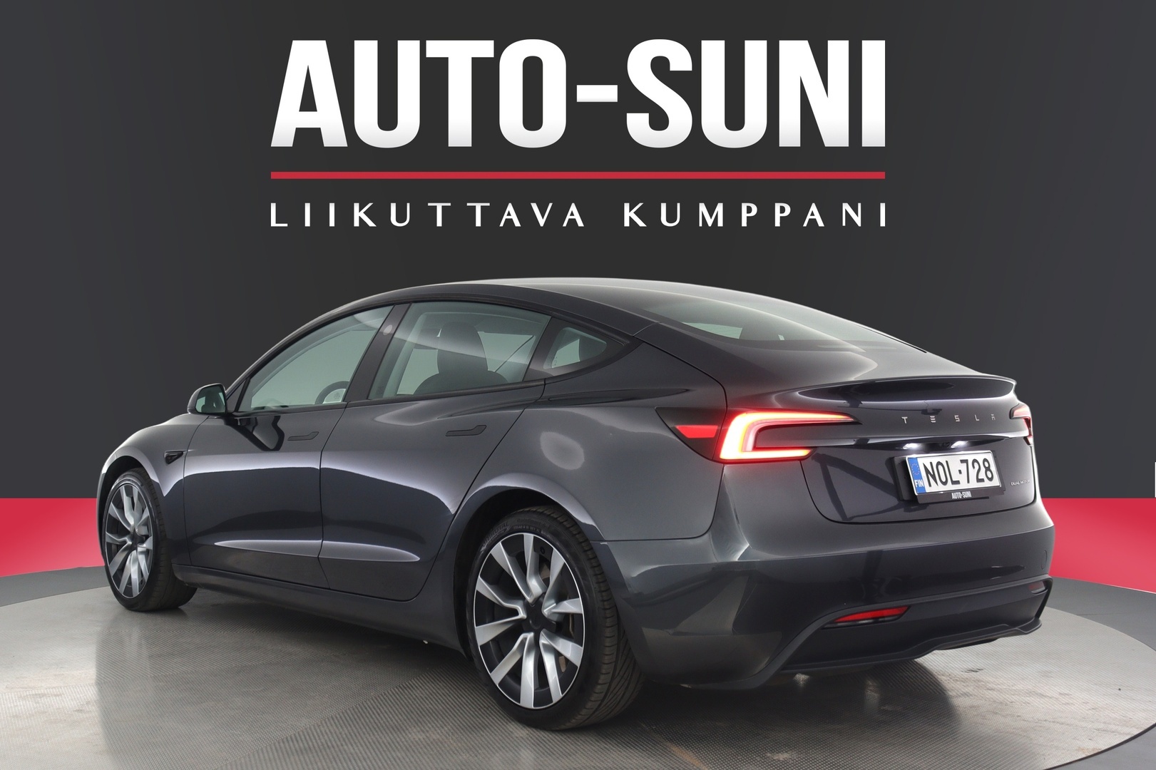 TESLA Model 3 2024