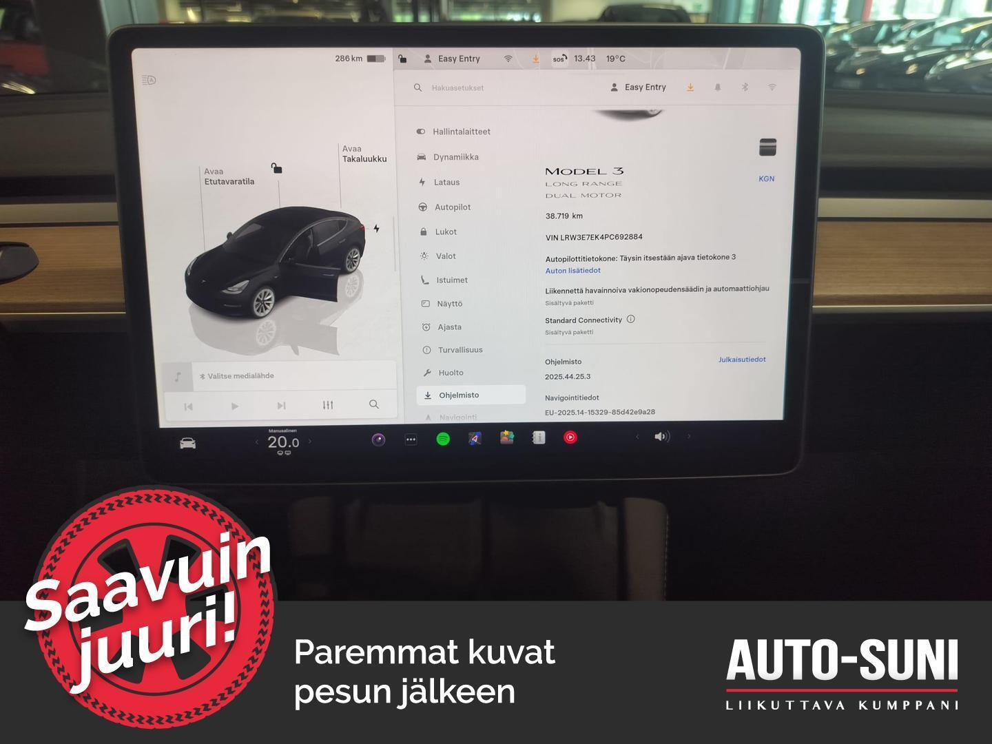 TESLA Model 3 2023