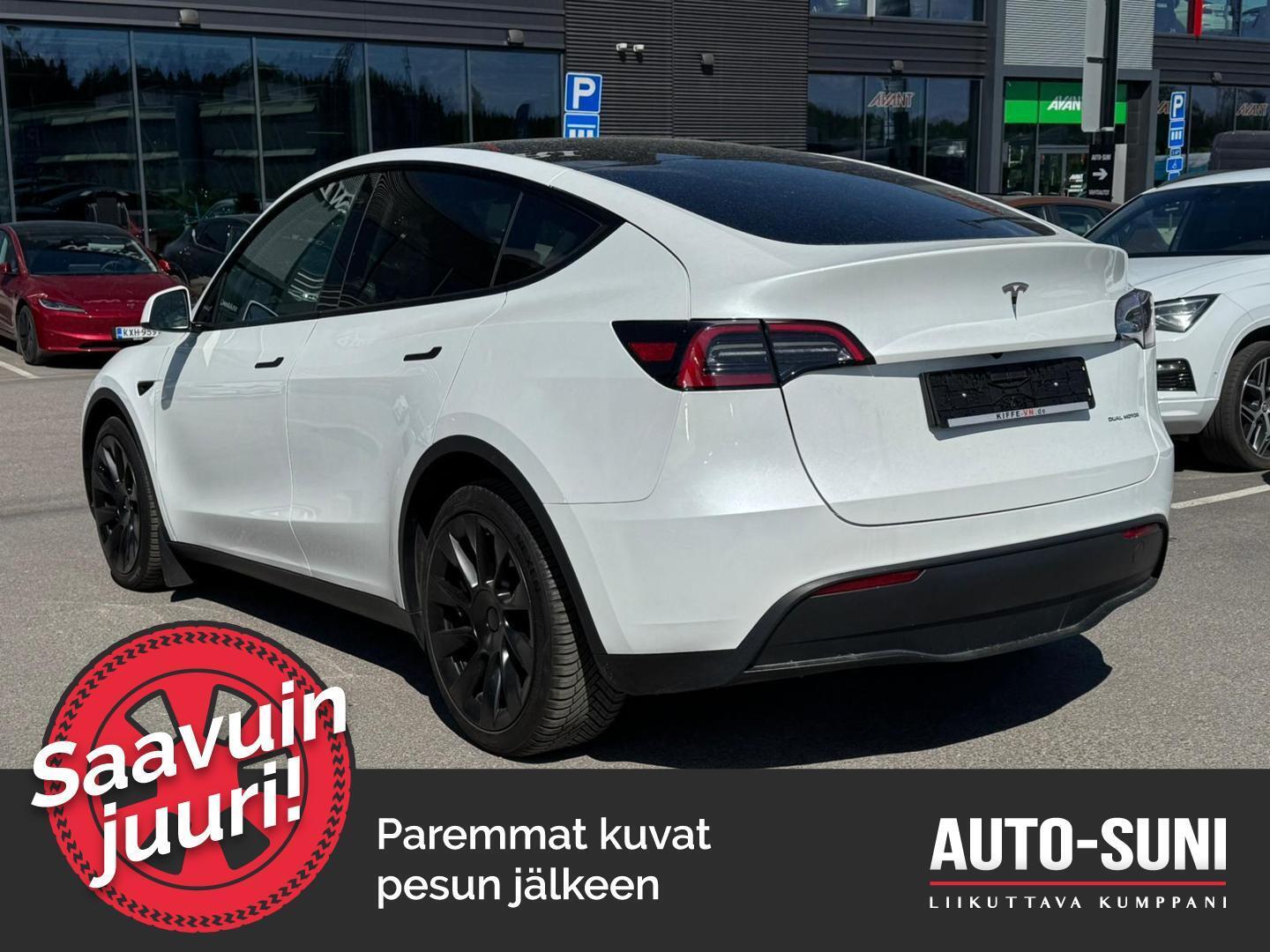 TESLA Model Y 2024