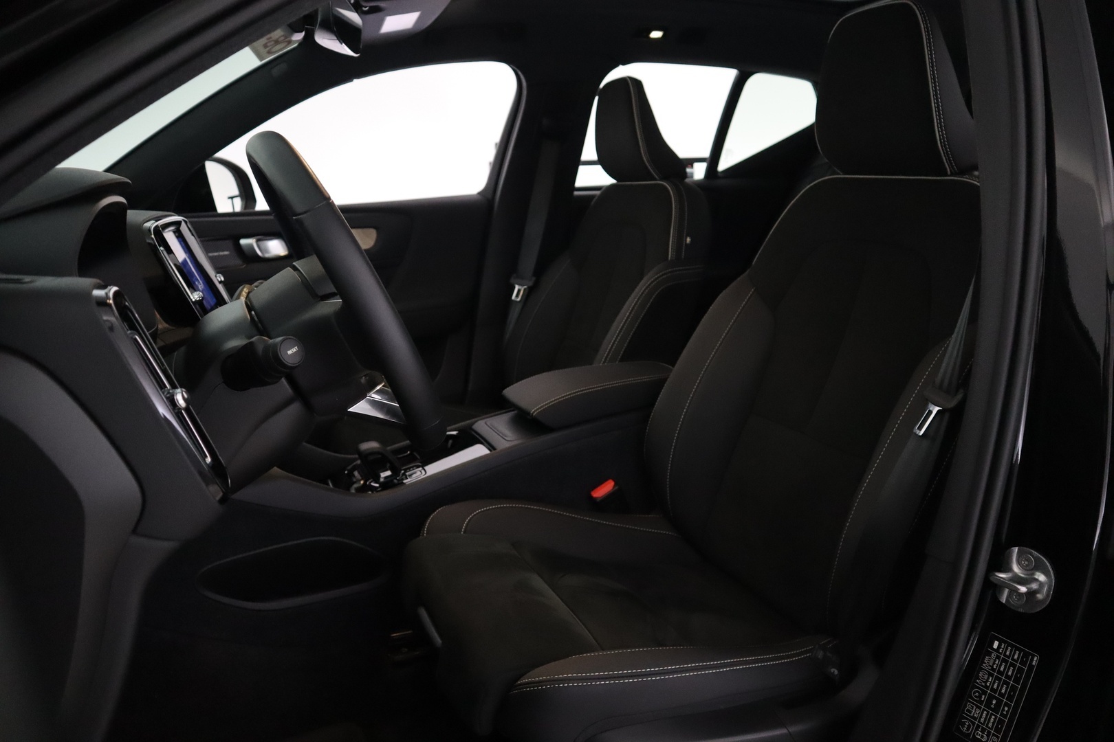 VOLVO XC40 2023