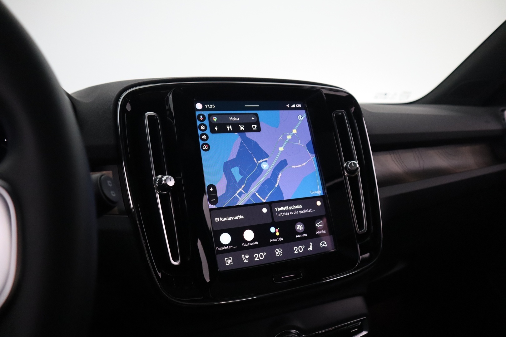 VOLVO XC40 2023
