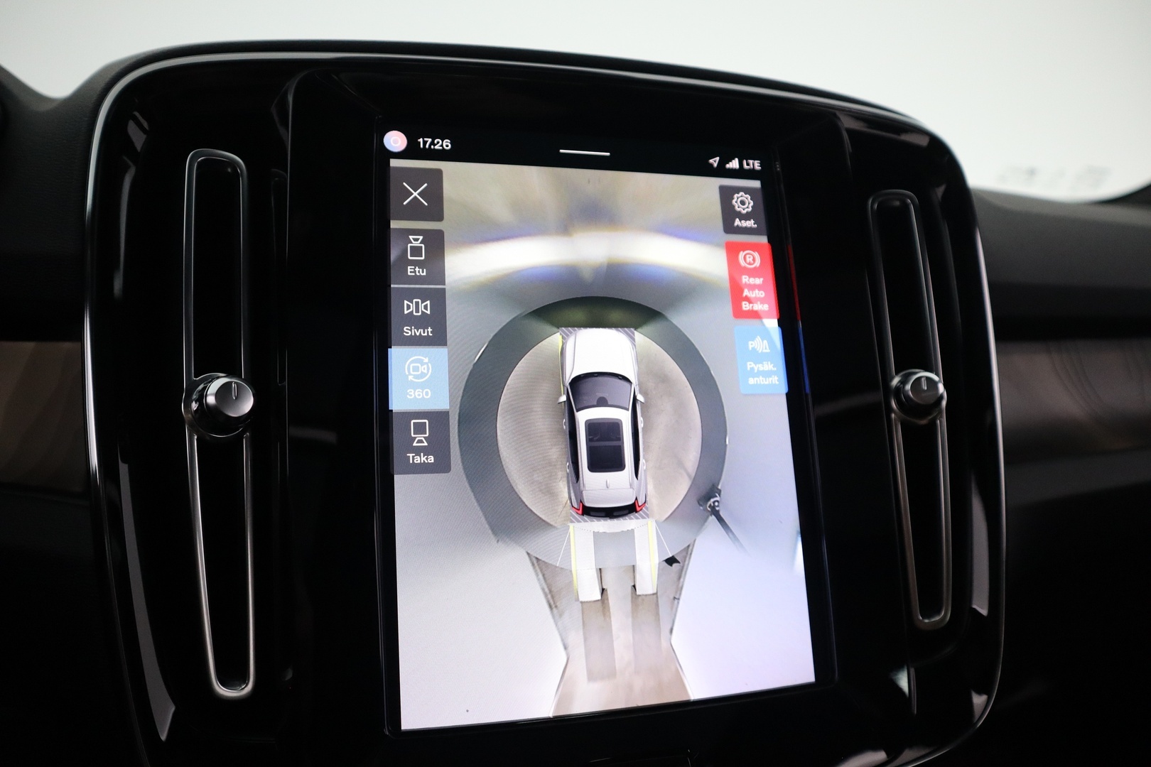 VOLVO XC40 2023