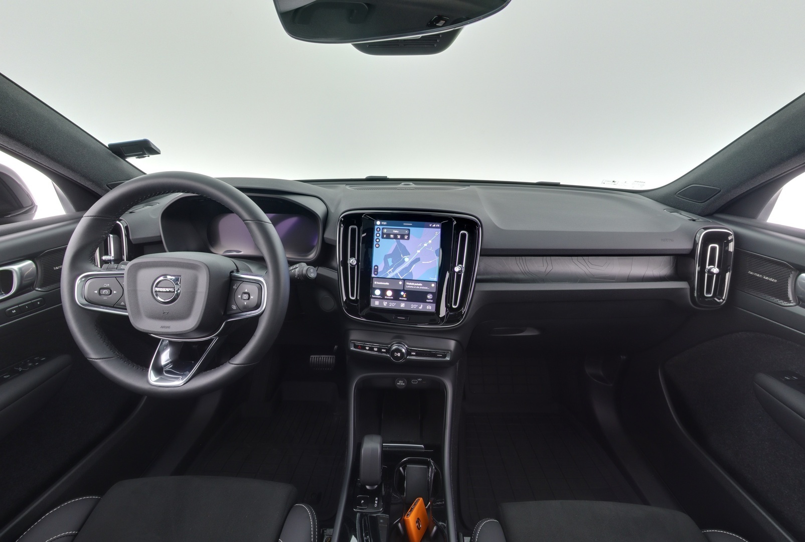 VOLVO XC40 2023