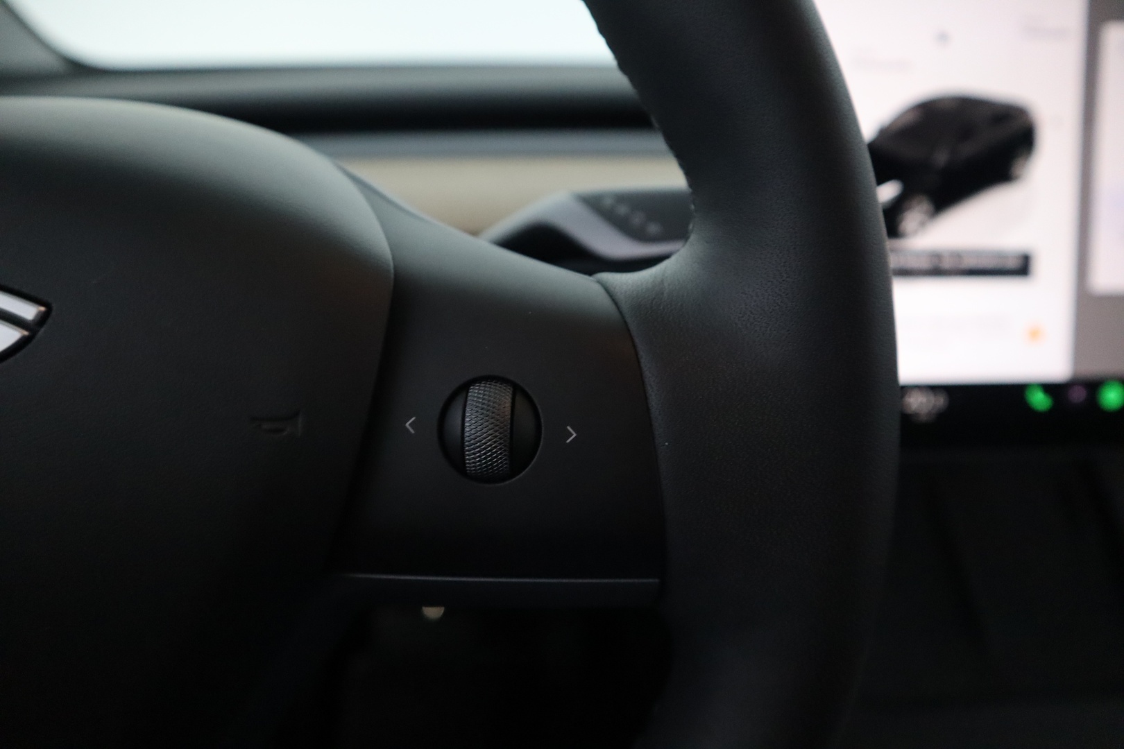 TESLA Model Y 12