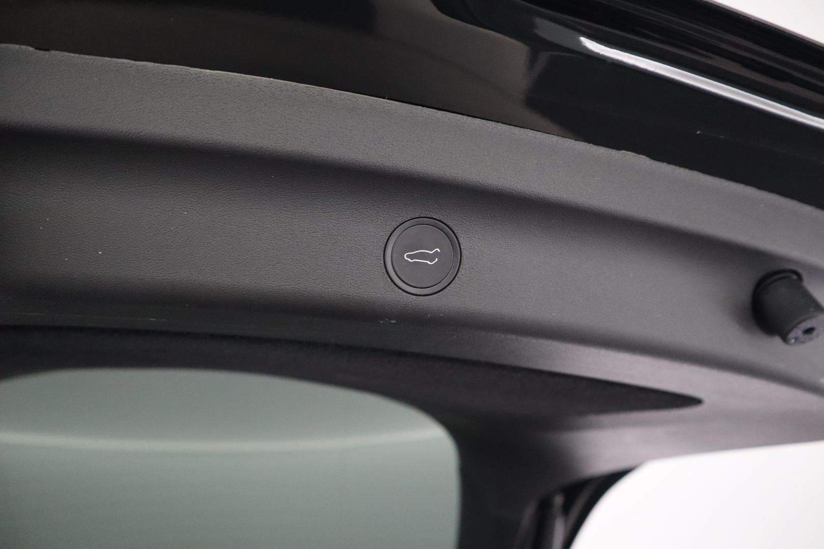 TESLA Model Y 21