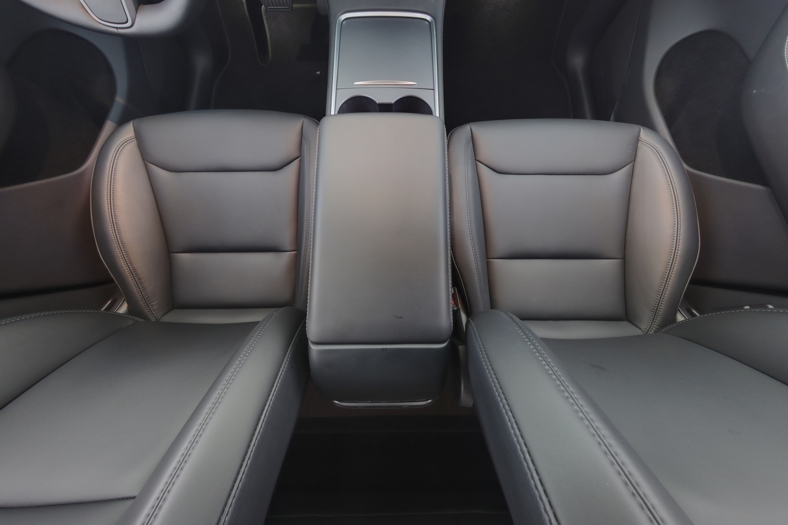 TESLA Model Y 9