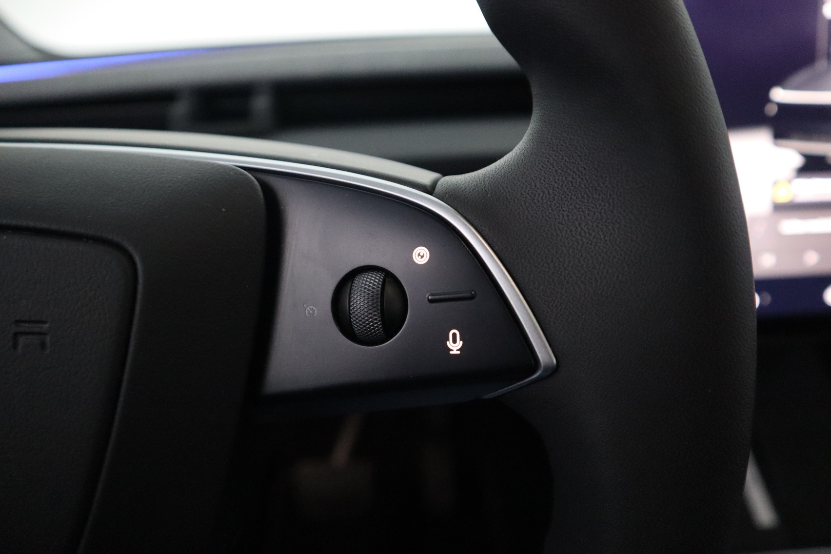 TESLA Model Y 12