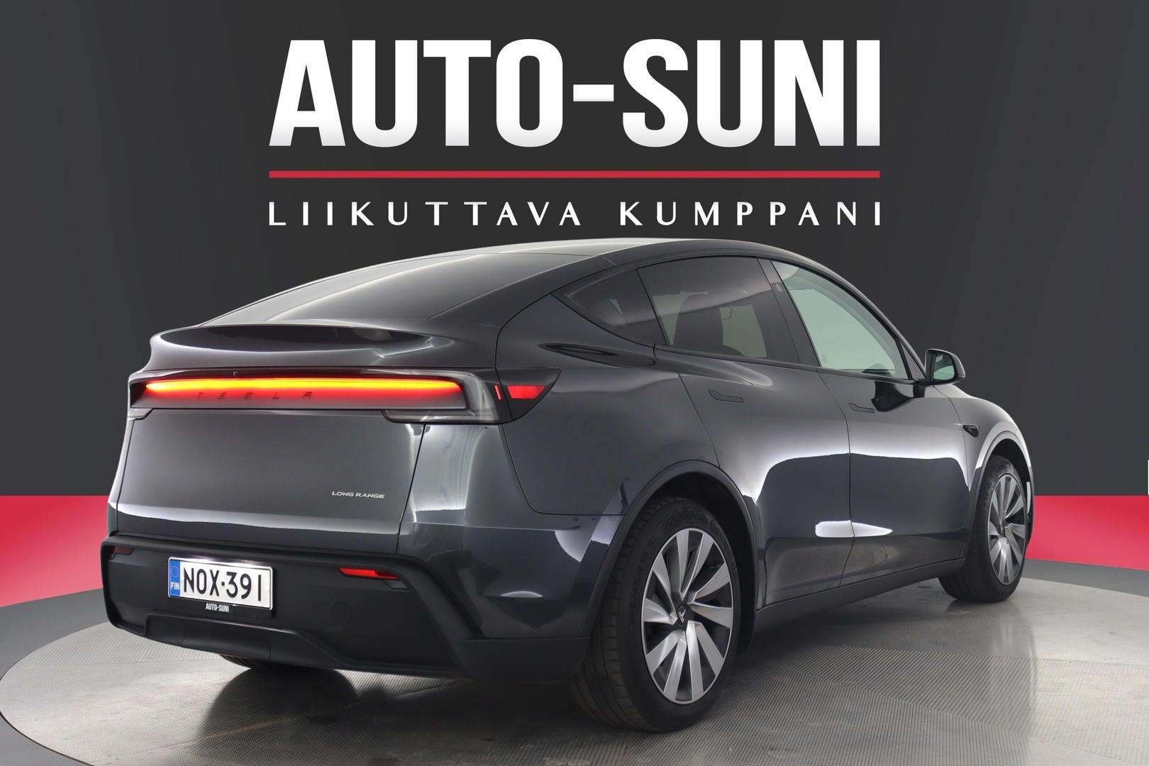 TESLA Model Y 3