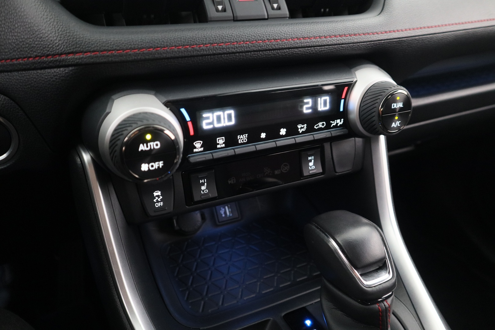 TOYOTA RAV4 Plug-in 17