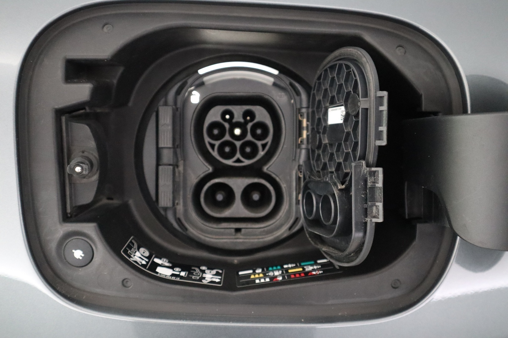 MERCEDES-BENZ EQC 2023