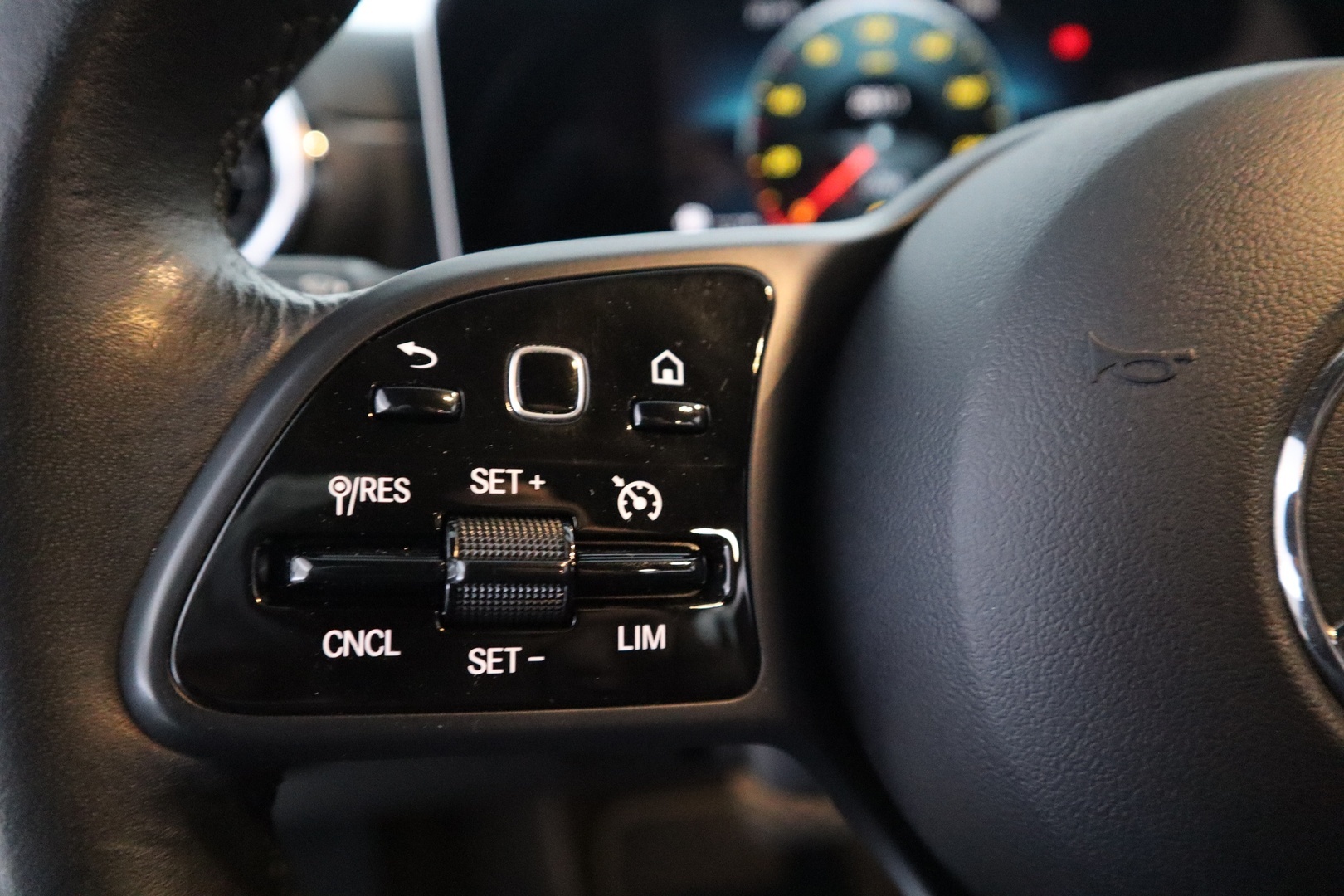MERCEDES-BENZ A 2019
