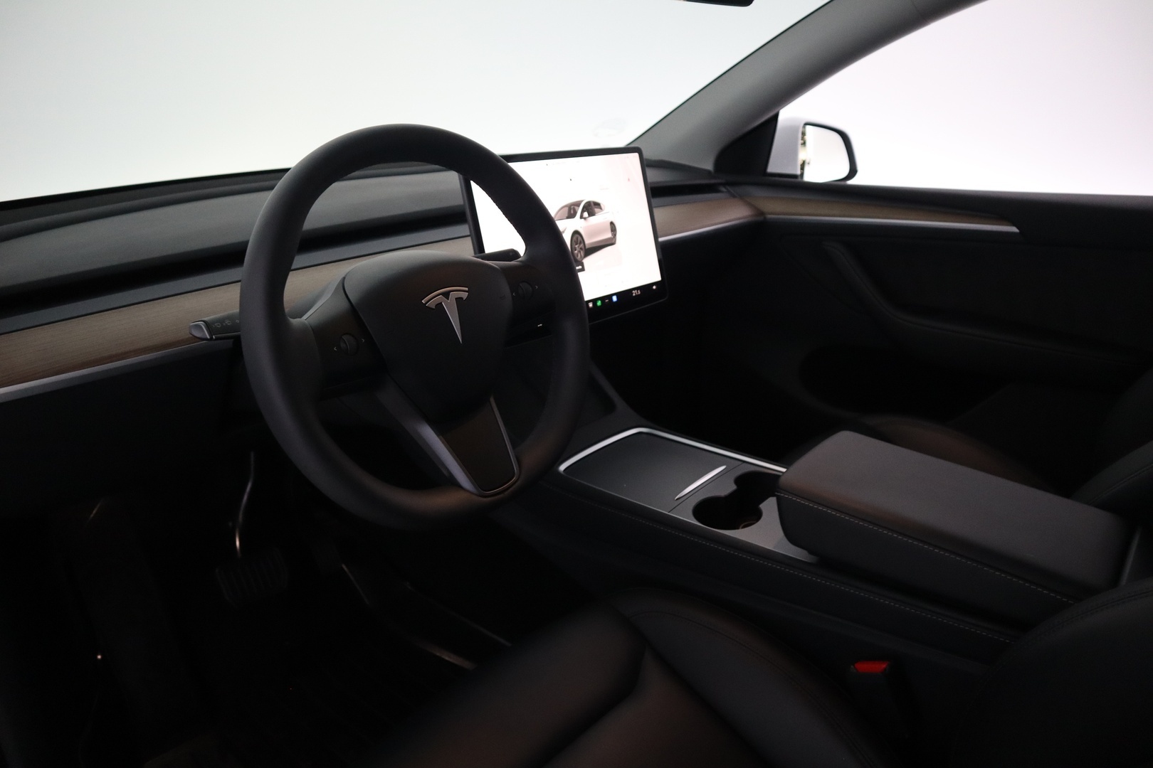 TESLA Model Y 2025