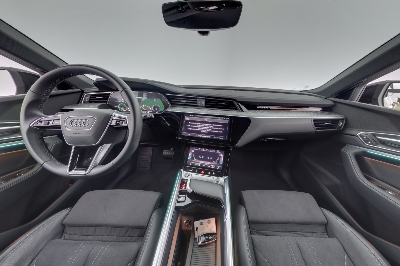 AUDI Q8 e-tron 2024