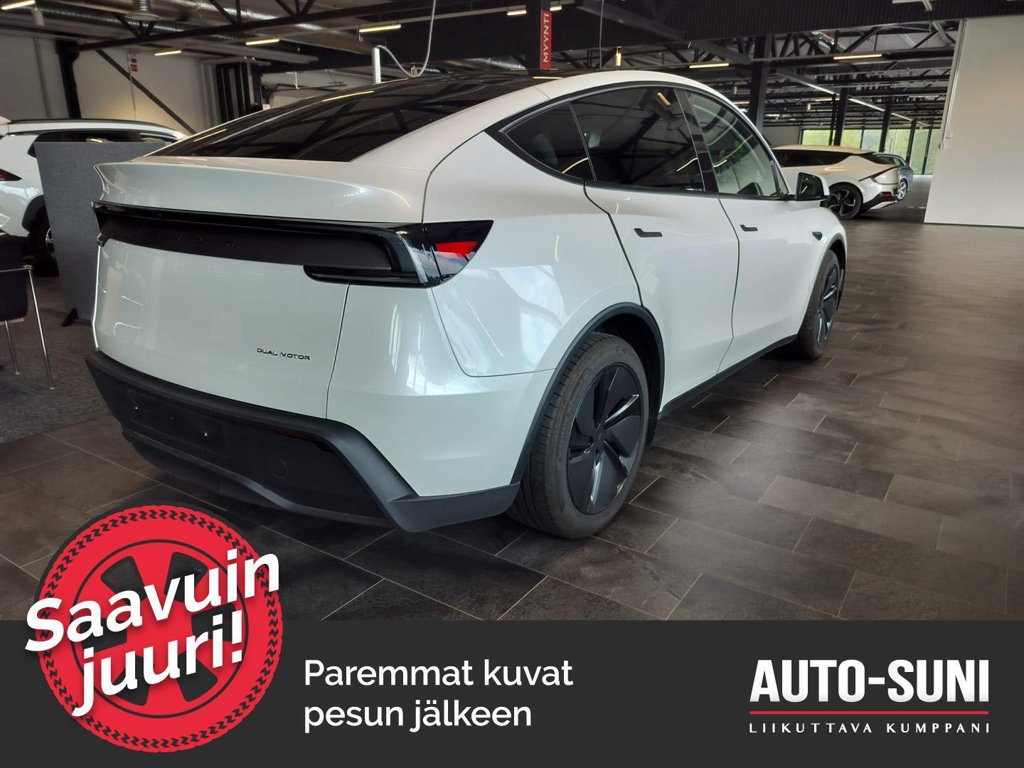 TESLA Model Y 2025