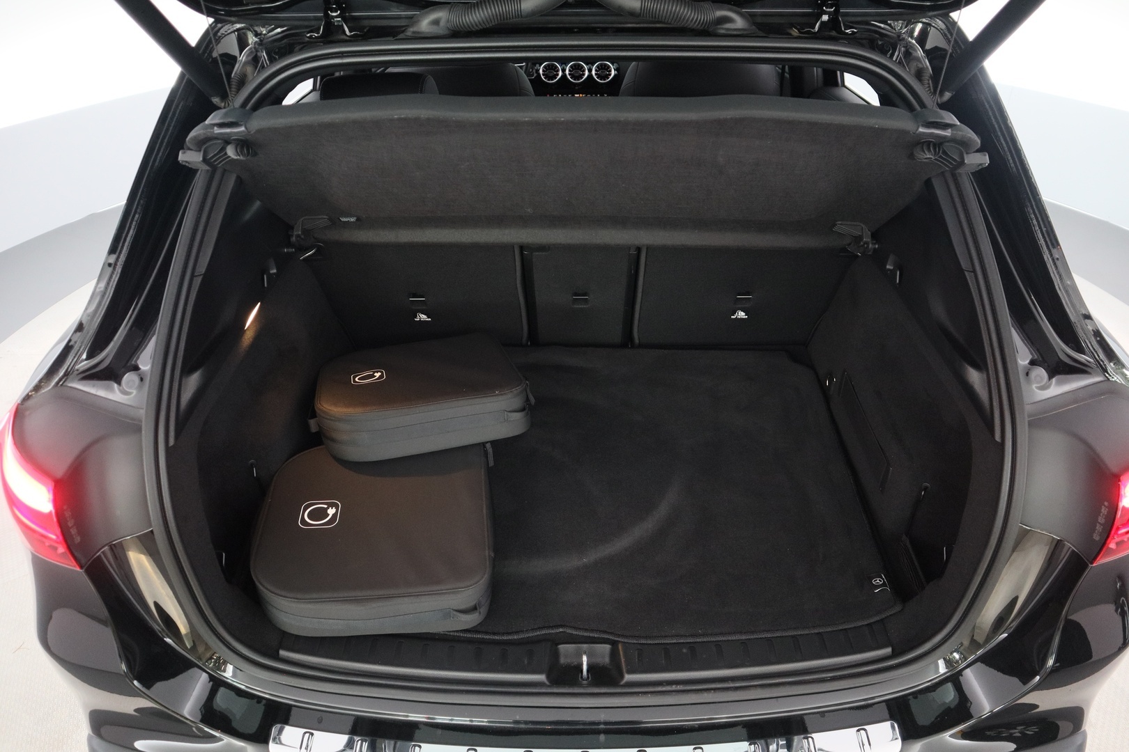 MERCEDES-BENZ EQA 11