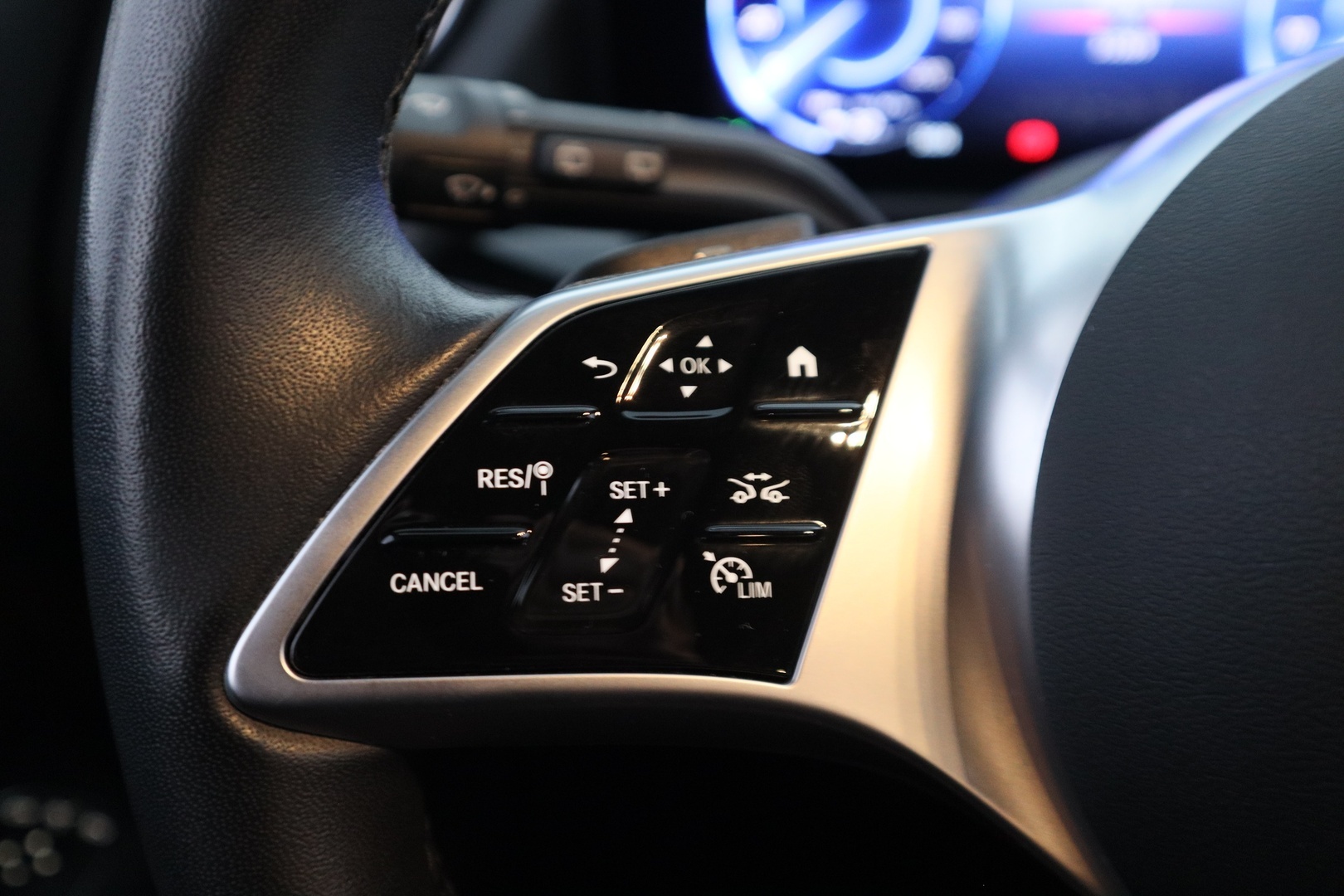 MERCEDES-BENZ EQA 14