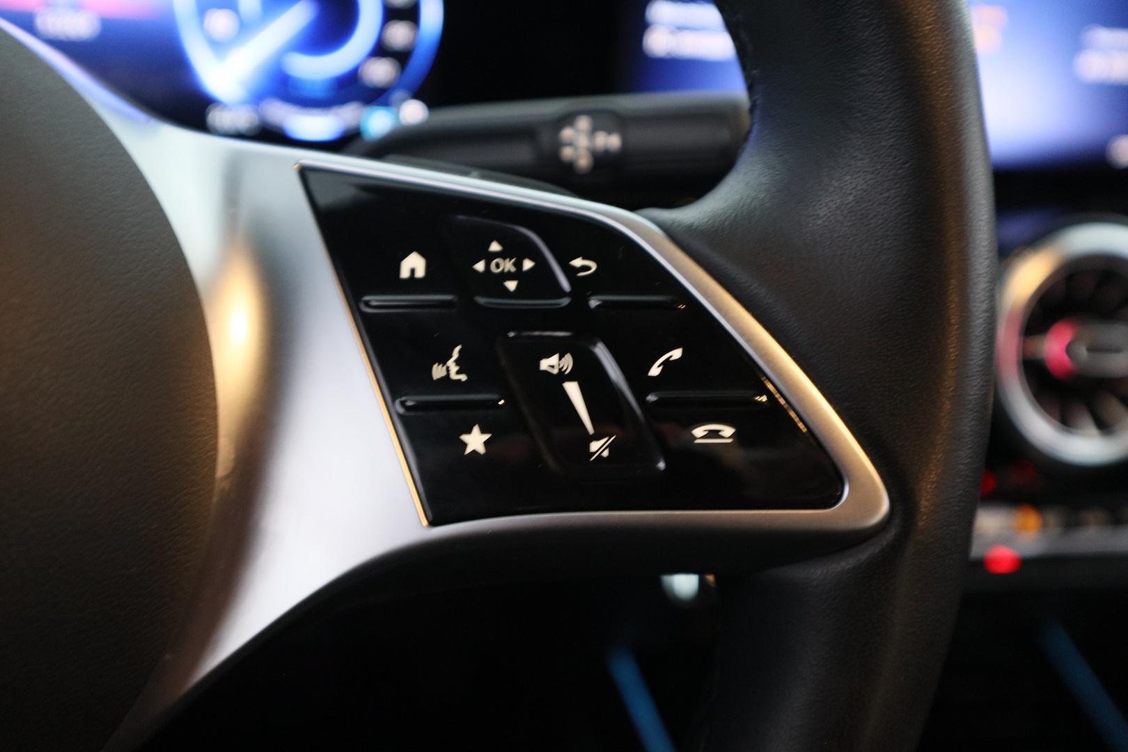 MERCEDES-BENZ EQA 15