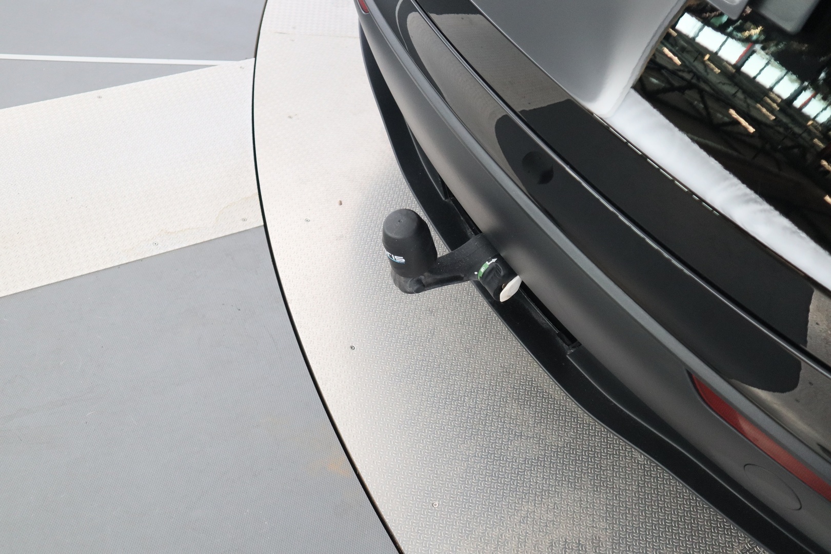 TESLA Model Y 10