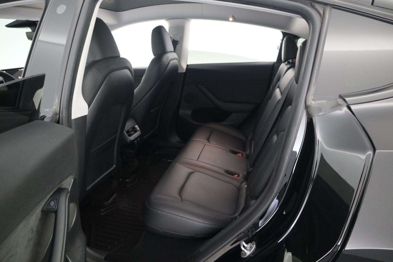 TESLA Model Y 13