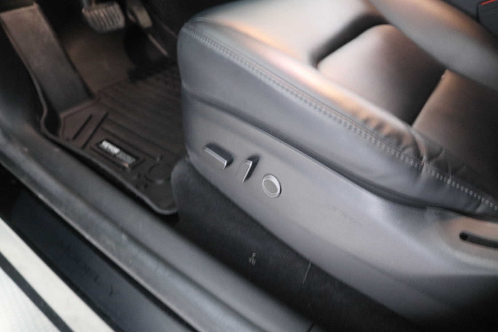 TESLA Model Y 14