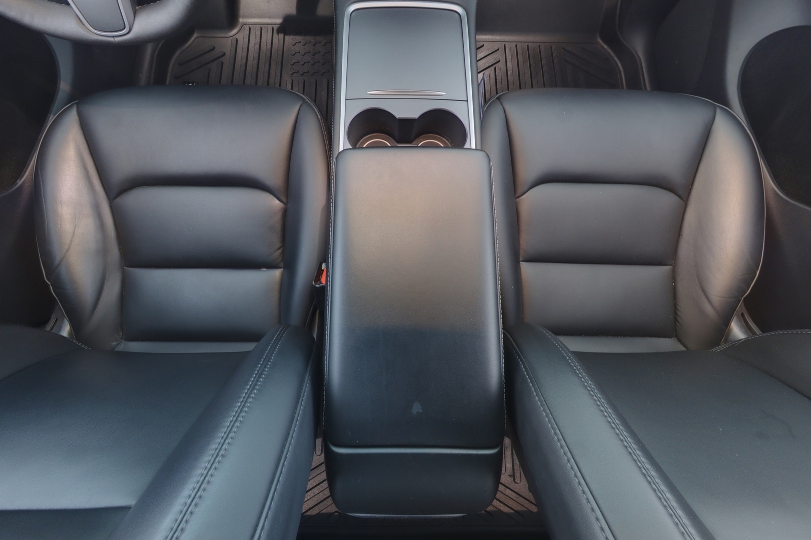 TESLA Model Y 9