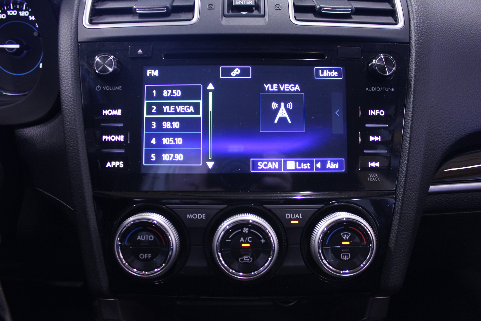 SUBARU Forester 2017