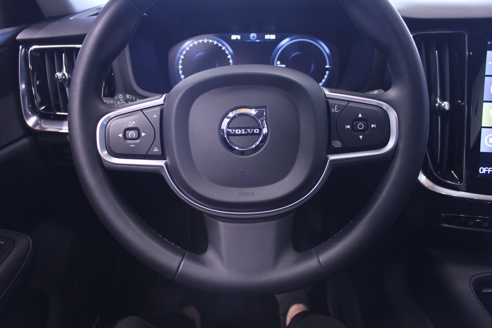 VOLVO V60 2022