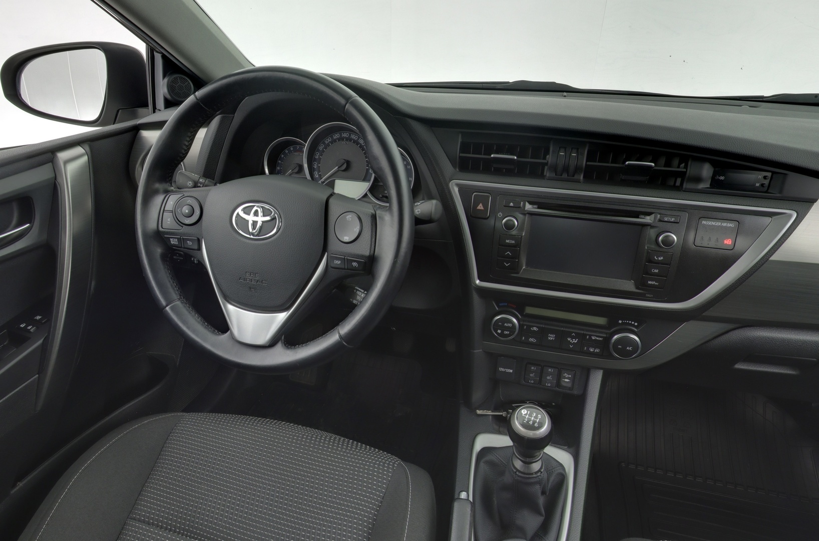TOYOTA Auris 2014