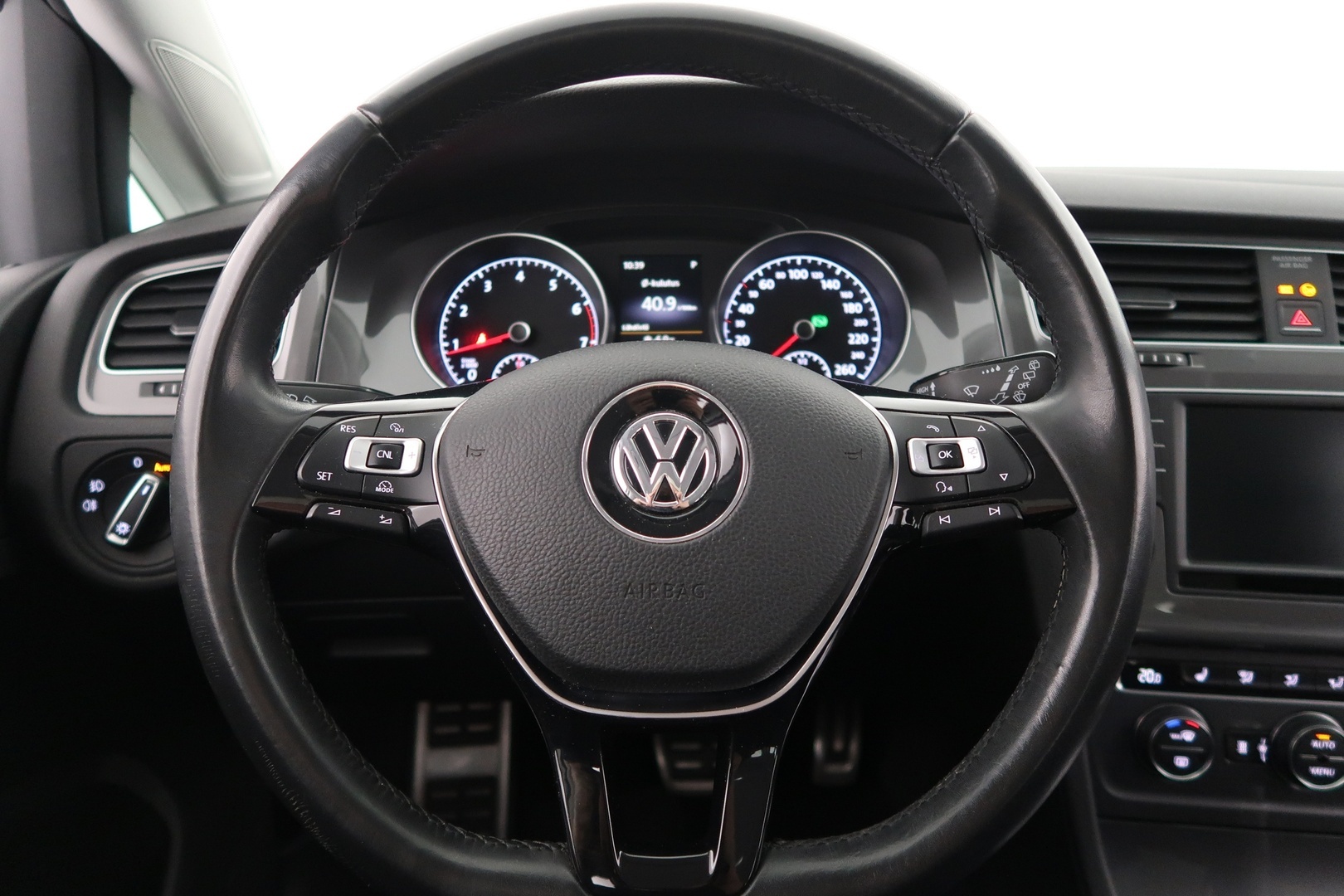 VOLKSWAGEN Golf 2016