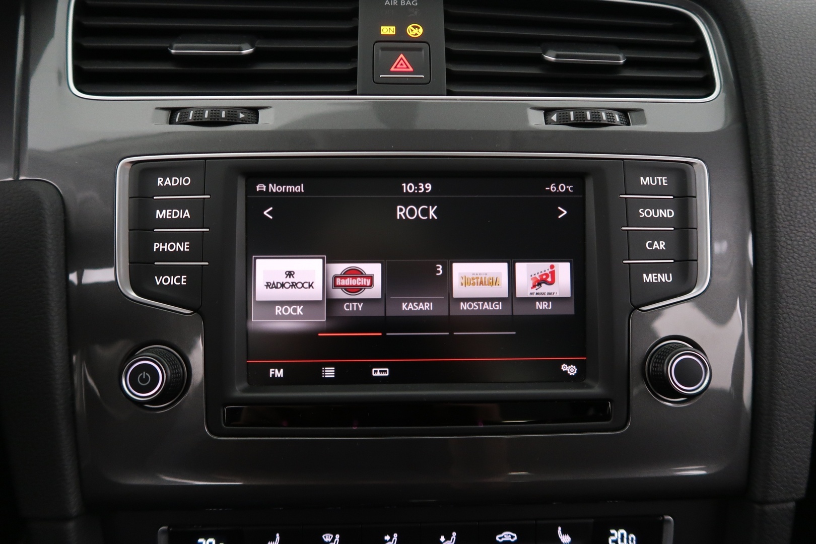 VOLKSWAGEN Golf 2016