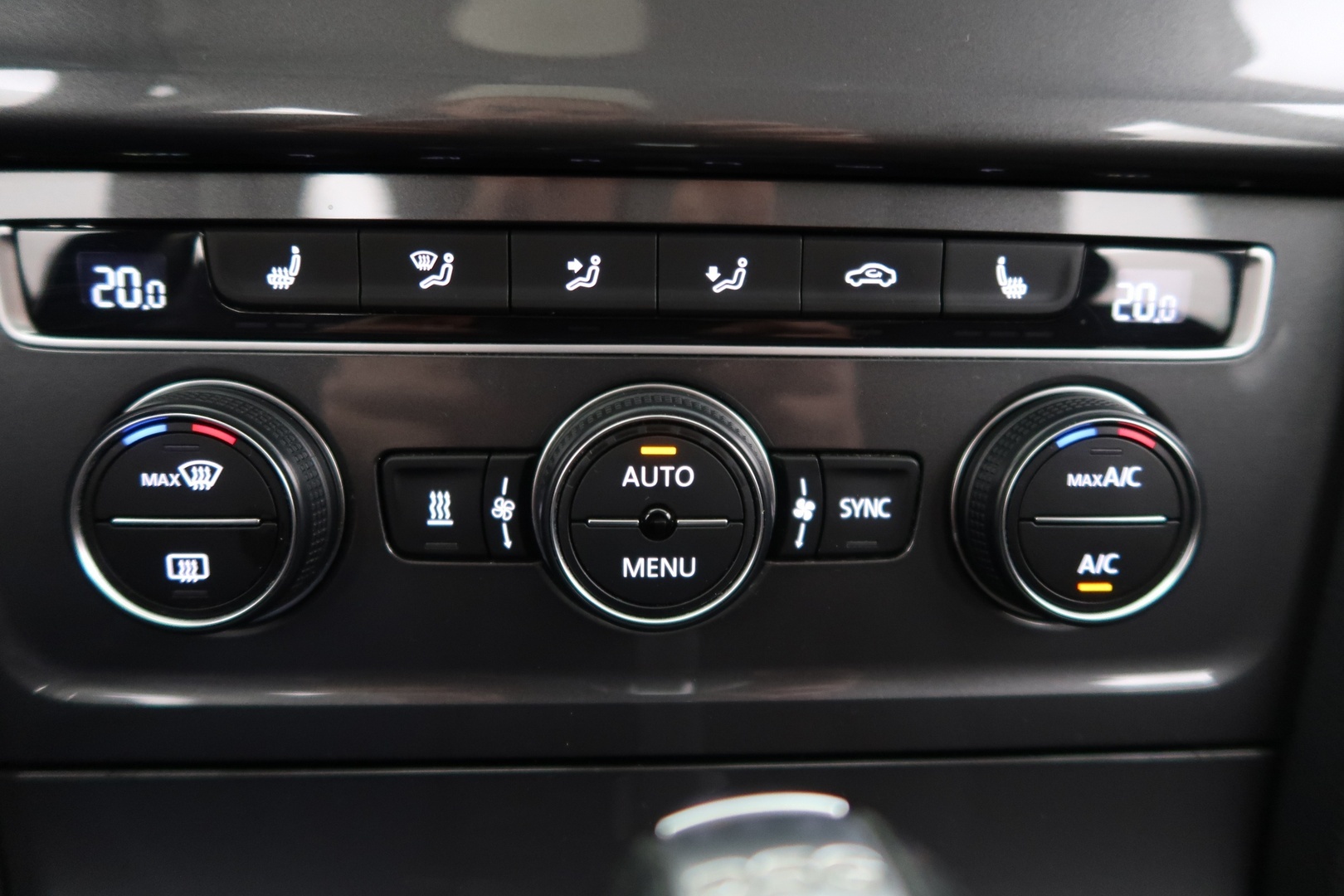 VOLKSWAGEN Golf 2016