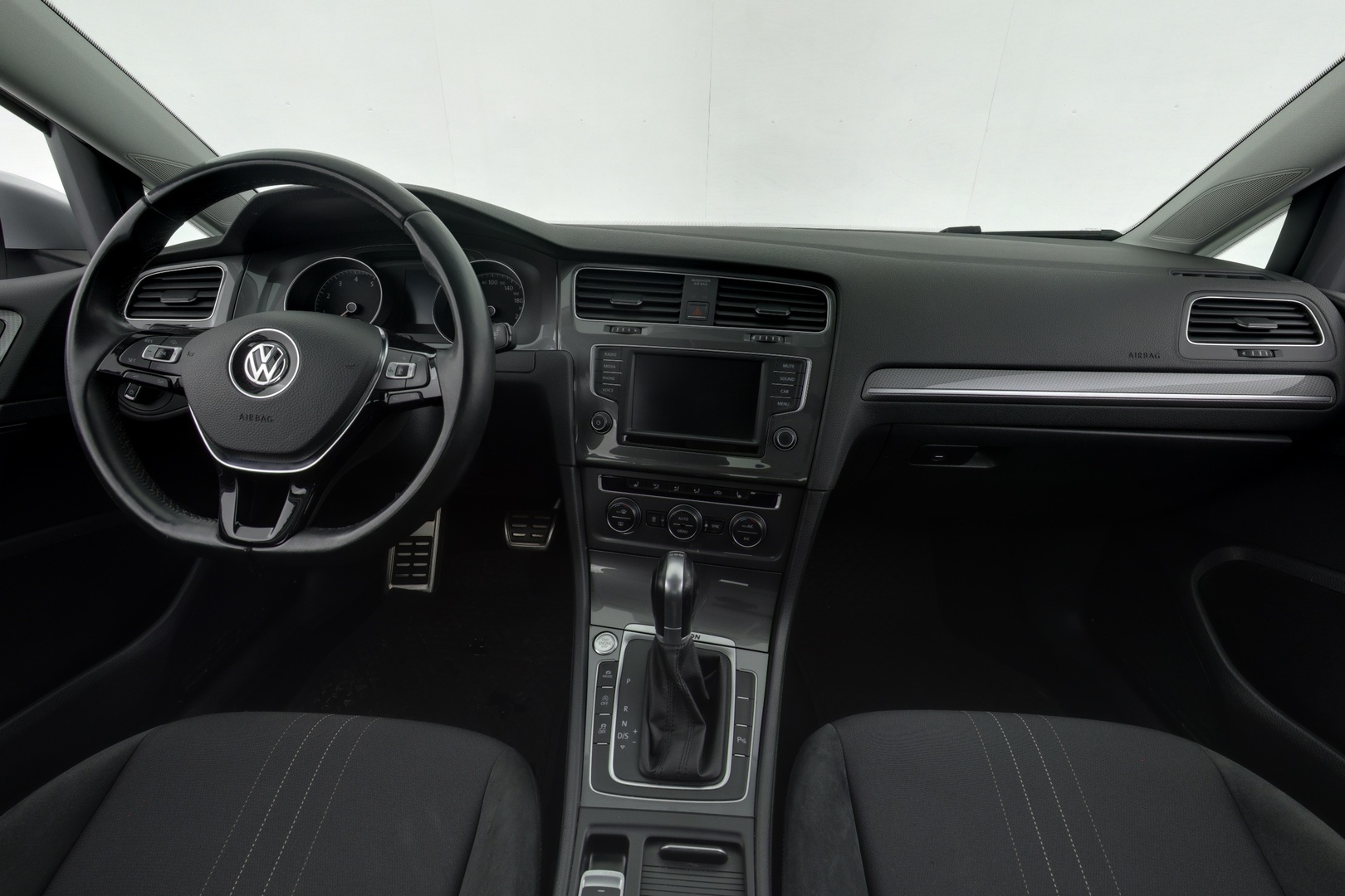 VOLKSWAGEN Golf 2016
