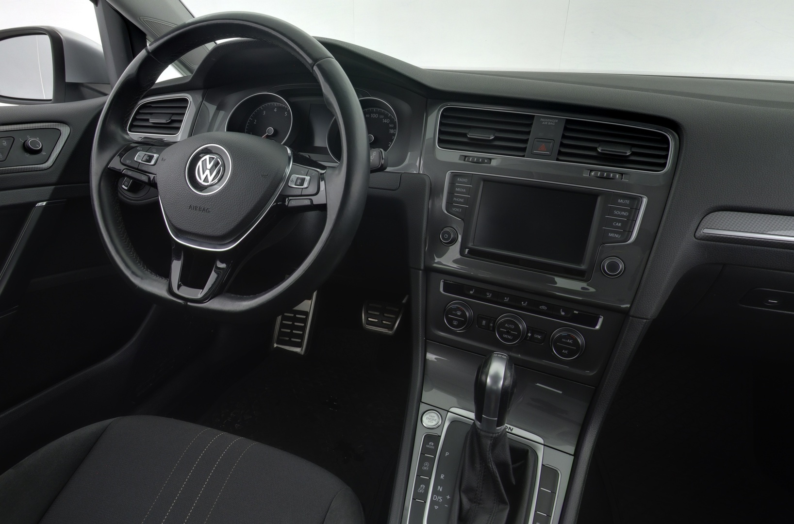 VOLKSWAGEN Golf 2016