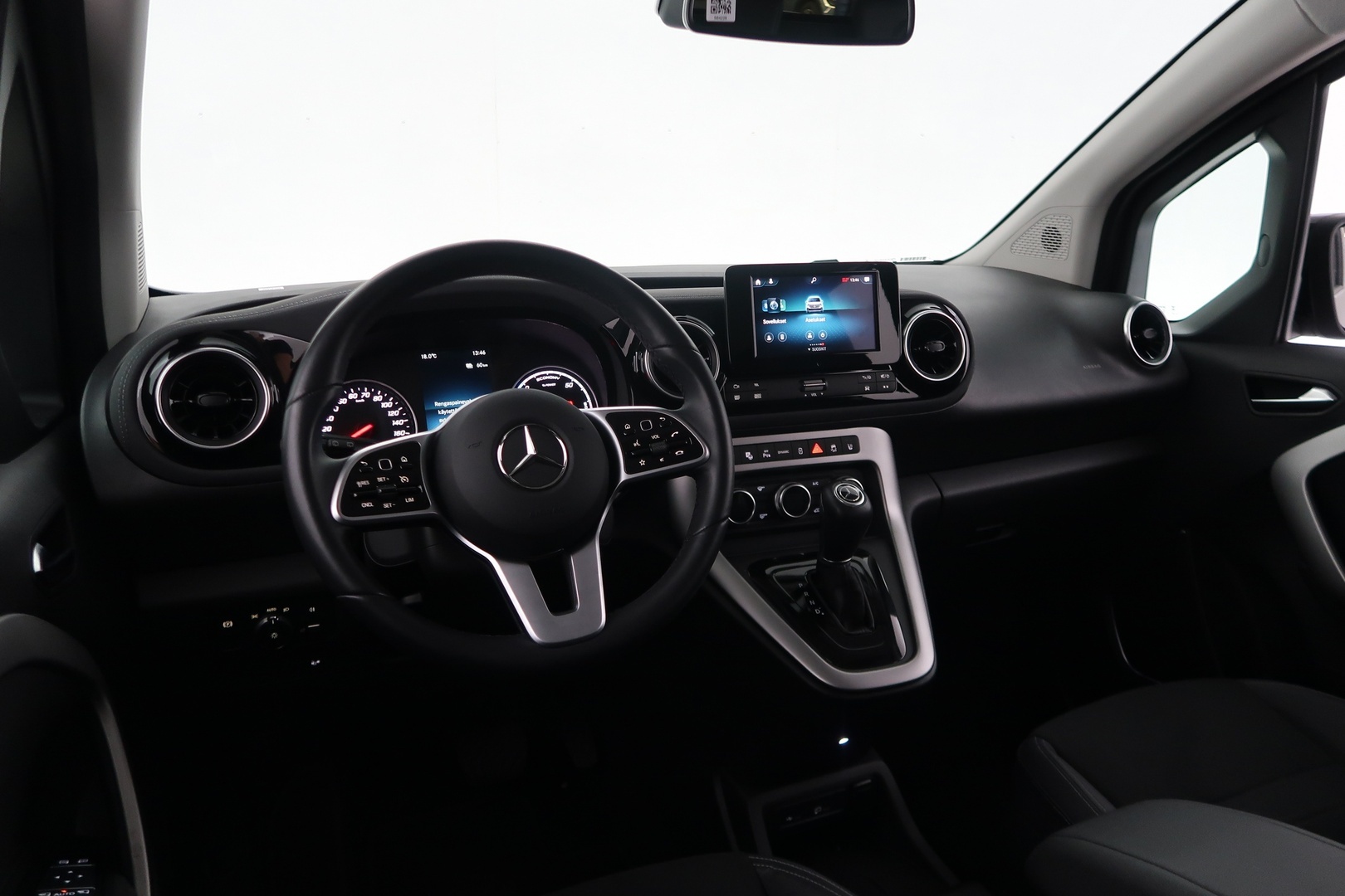 MERCEDES-BENZ EQT 2023