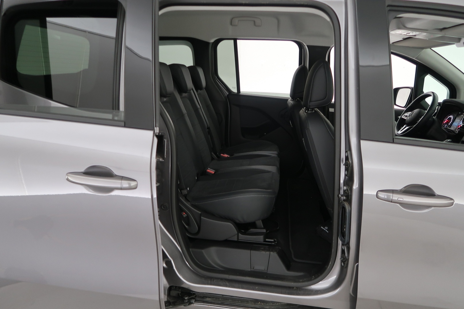 MERCEDES-BENZ EQT 2023