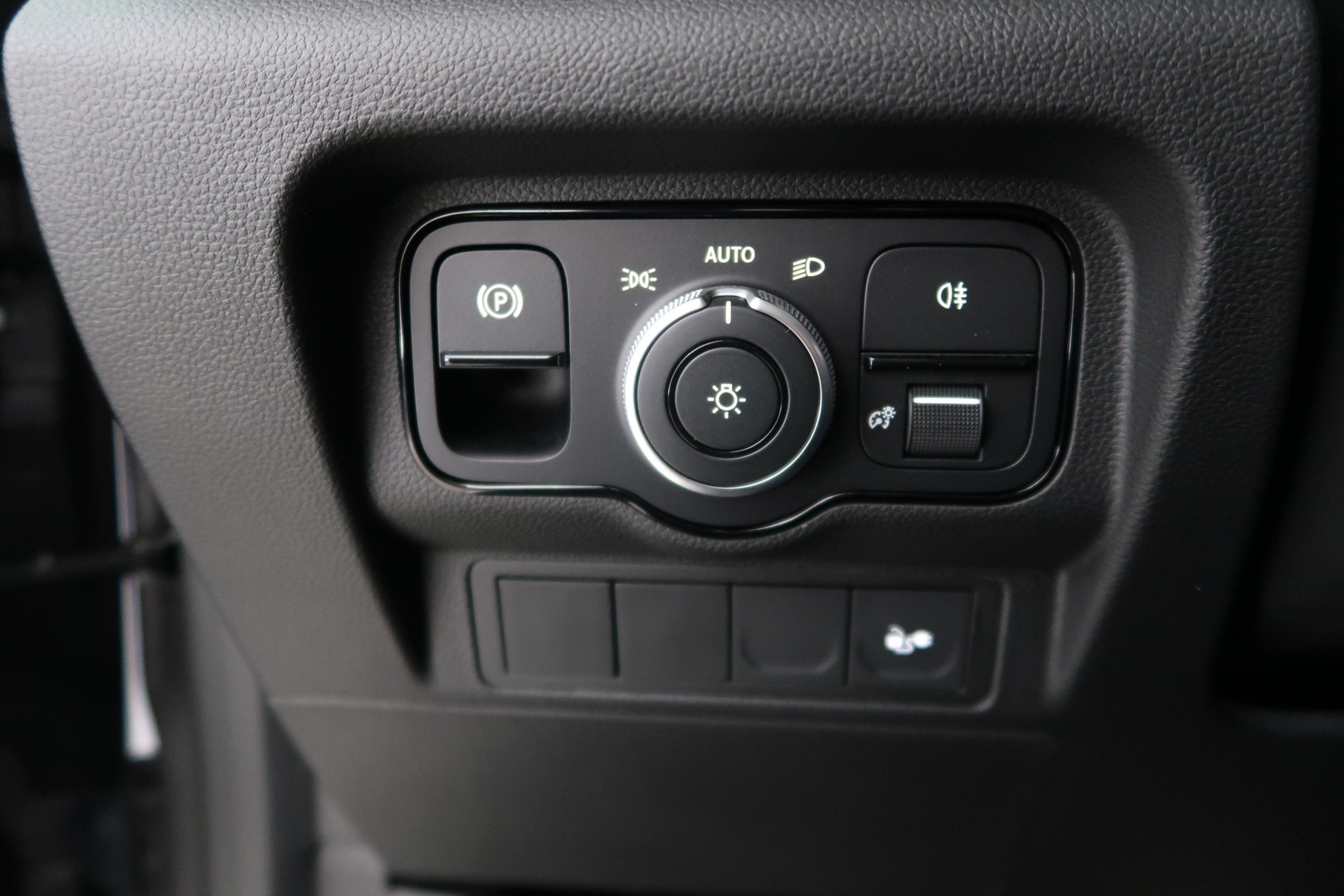 MERCEDES-BENZ EQT 2023