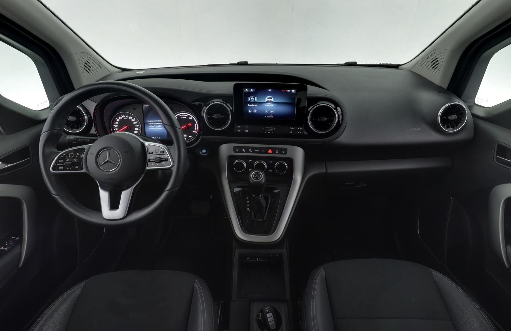 MERCEDES-BENZ EQT 2023