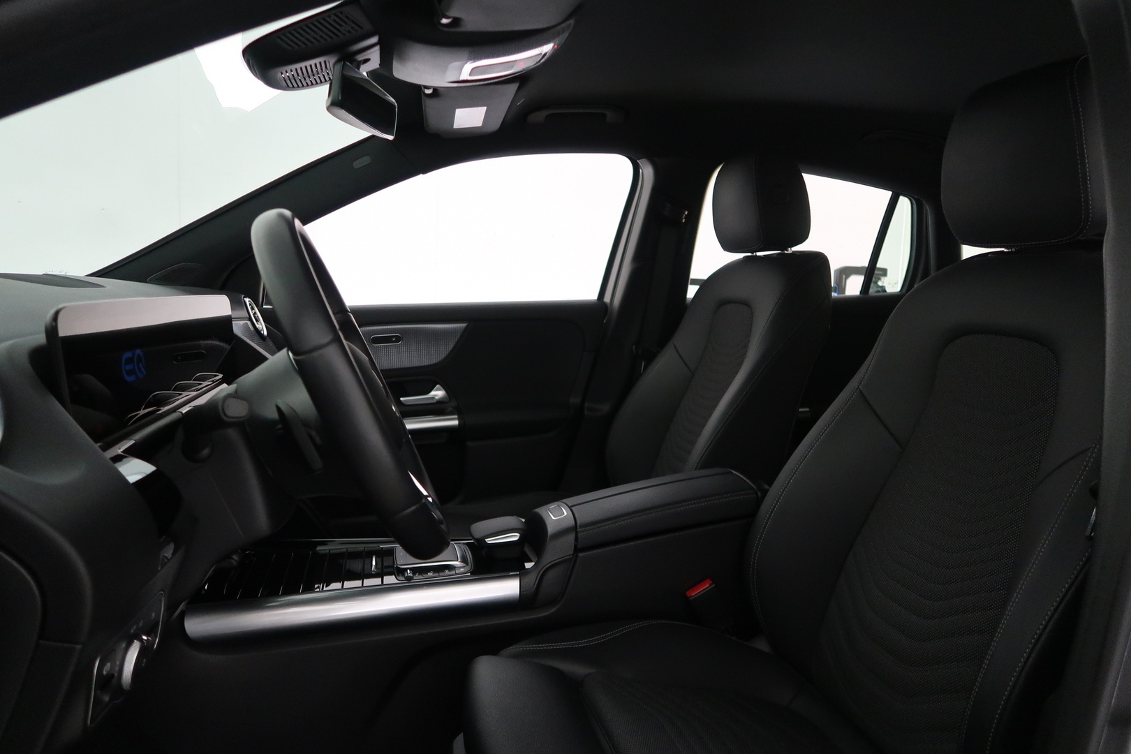 MERCEDES-BENZ EQA 2023