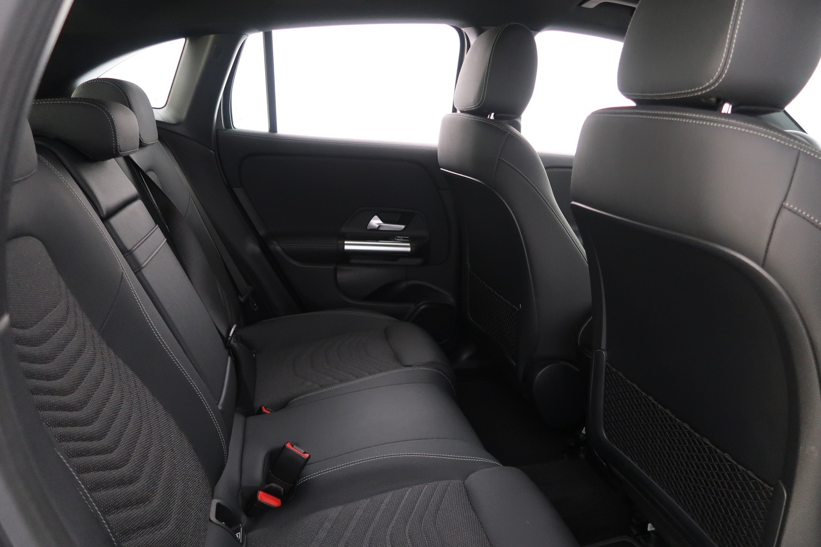 MERCEDES-BENZ EQA 2023